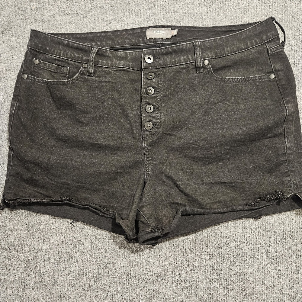 Torrid Buttonfly Jean Shorts Raw Hem Denim Black Stretch 3" Inseam Size 20